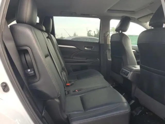 2017 TOYOTA HIGHLANDER SE  