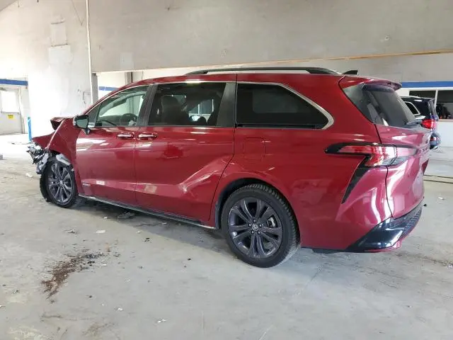 2021 TOYOTA SIENNA XSE  