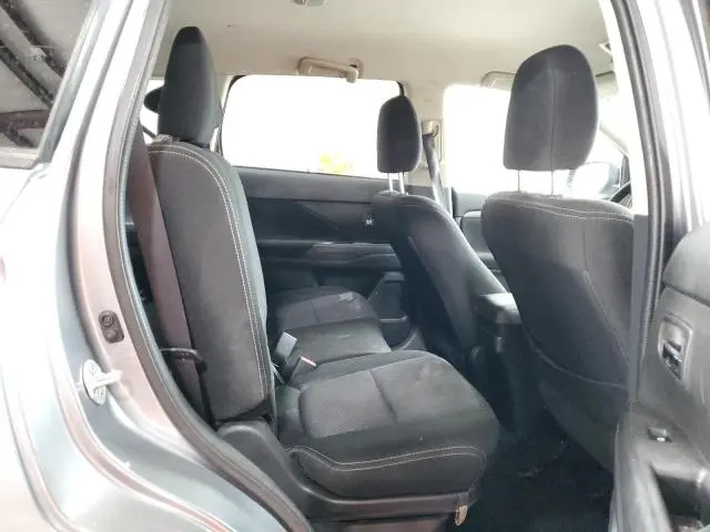 2018 MITSUBISHI OUTLANDER ES  