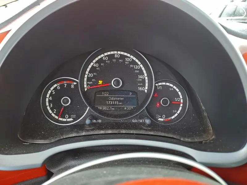 2016 VOLKSWAGEN BEETLE SE  