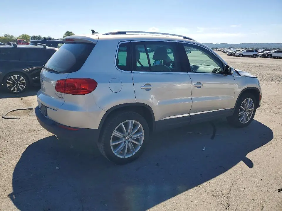 2013 VOLKSWAGEN TIGUAN S  
