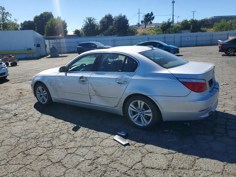 2010 BMW 528 XI  