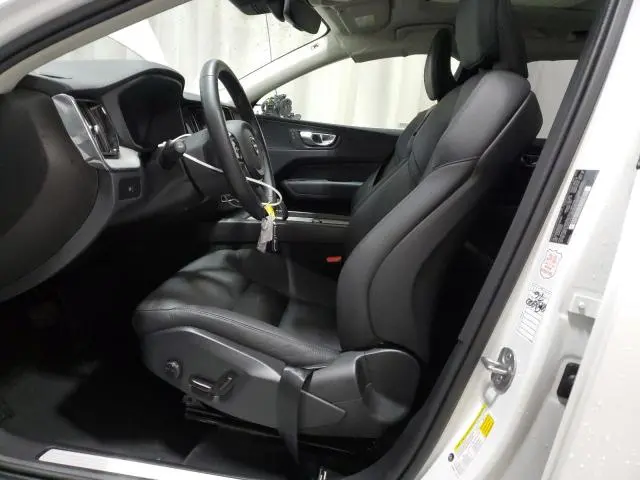 2025 VOLVO XC60 PLUS  