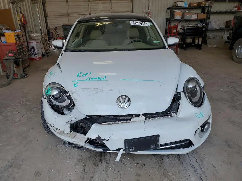 2019 VOLKSWAGEN BEETLE SE  