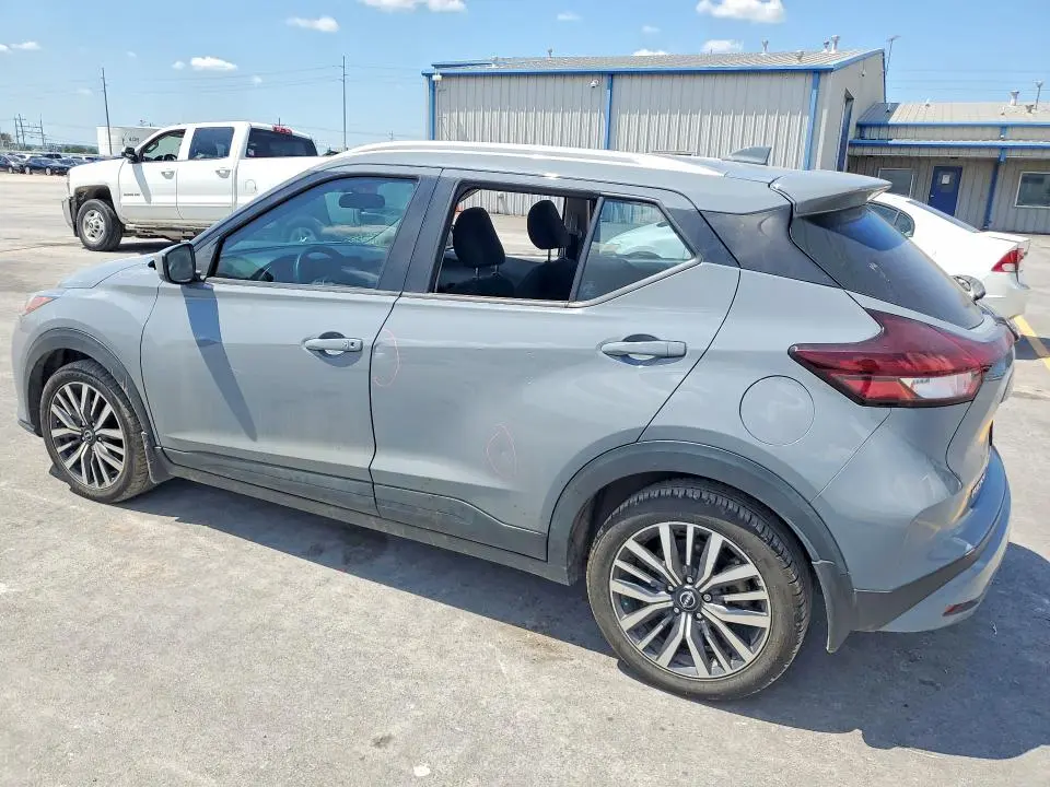 2022 NISSAN KICKS SV  