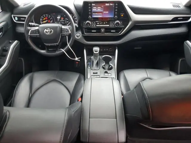 2021 TOYOTA HIGHLANDER XLE  