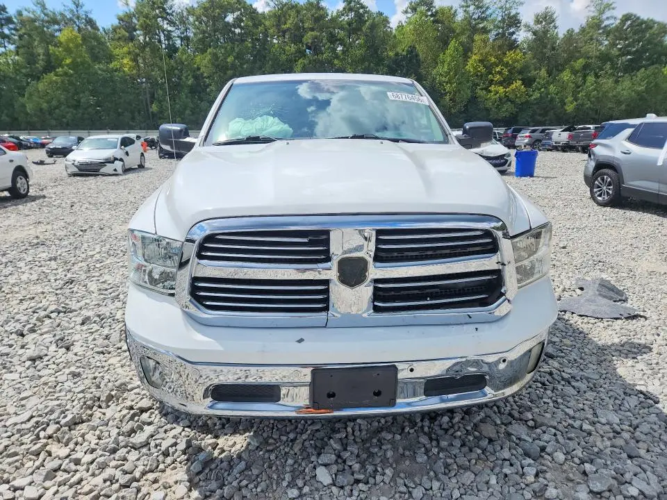 2016 RAM 1500 SLT  