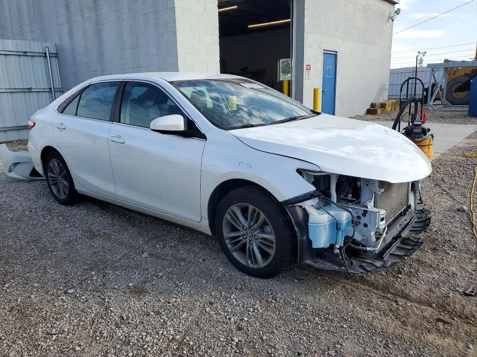 2016 TOYOTA CAMRY SE  