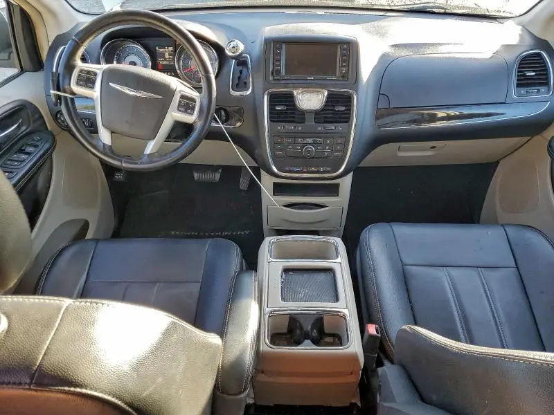 2016 CHRYSLER TOWN AND C   