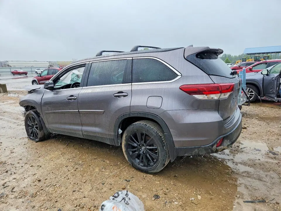 2019 TOYOTA HIGHLANDER SE  