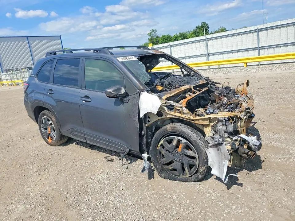 2025 SUBARU FORESTER LIMITED  