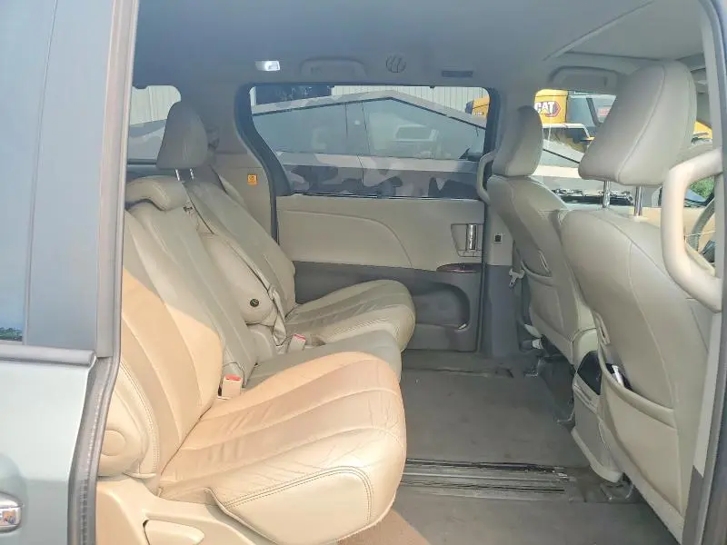 2013 TOYOTA SIENNA XLE 8-PASSENGER  