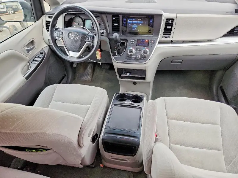 2017 TOYOTA SIENNA LE  
