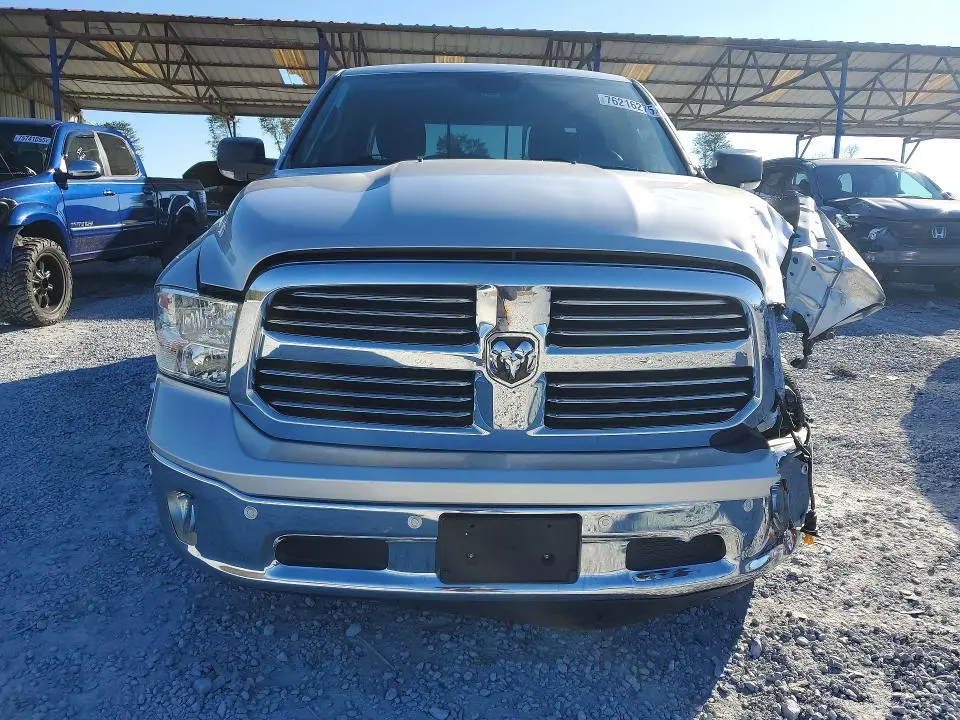 2016 RAM 1500 SLT  