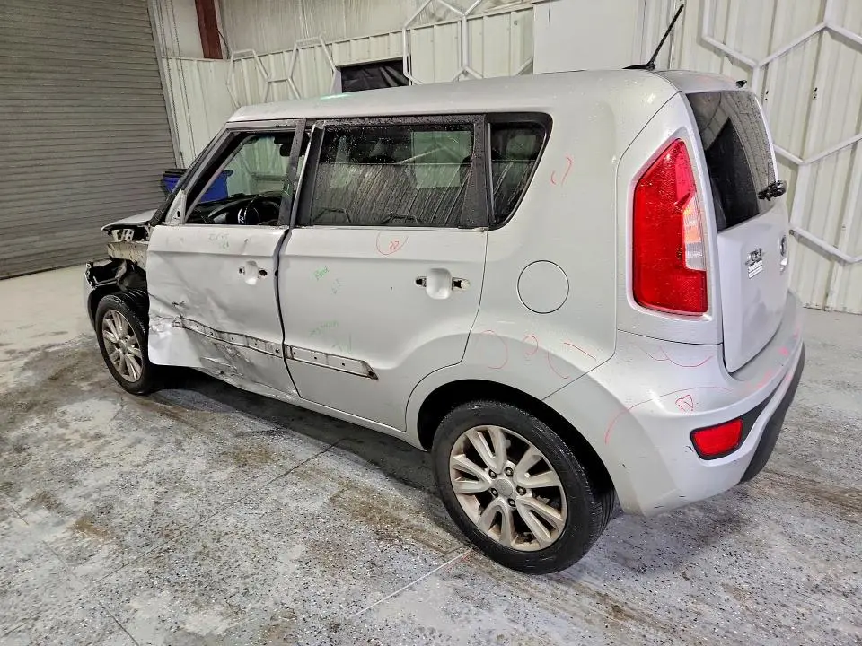 2013 KIA SOUL +  