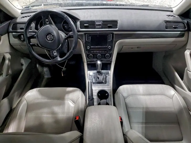 2018 VOLKSWAGEN PASSAT SE  