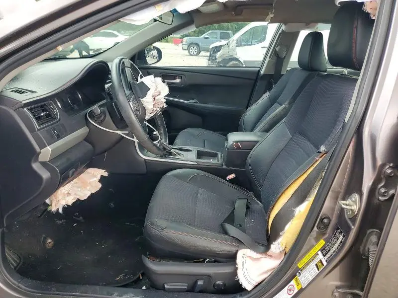 2015 TOYOTA CAMRY SE  
