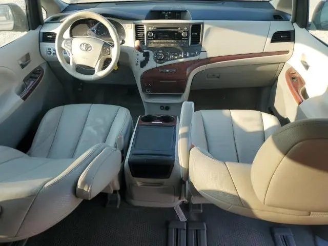 2014 TOYOTA SIENNA XLE  