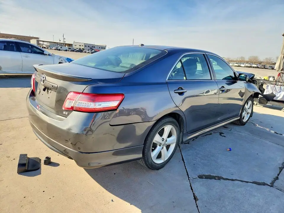 2011 TOYOTA CAMRY SE  