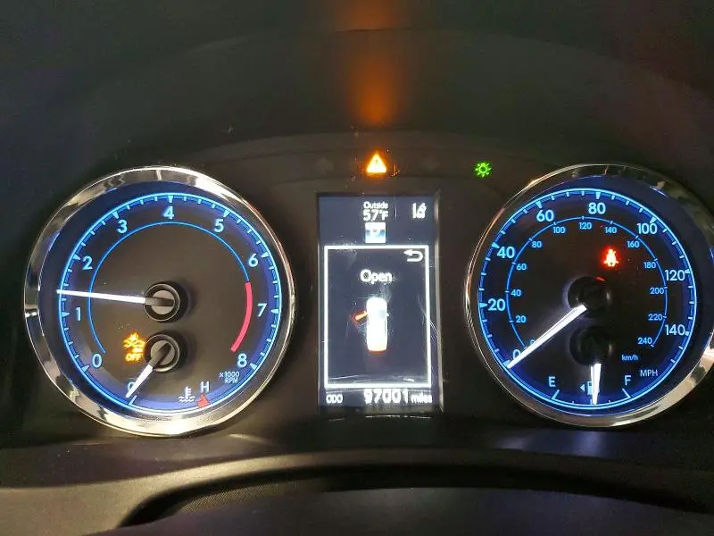 2017 TOYOTA COROLLA SE  