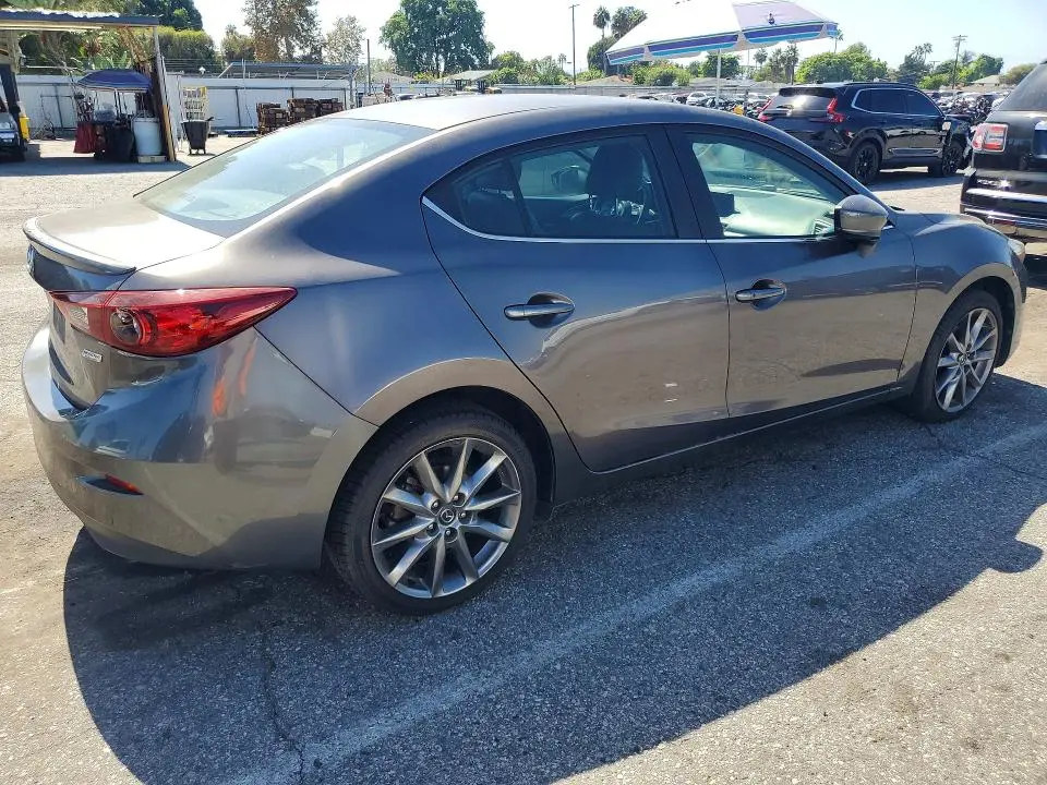 2018 MAZDA 3 TOURING  