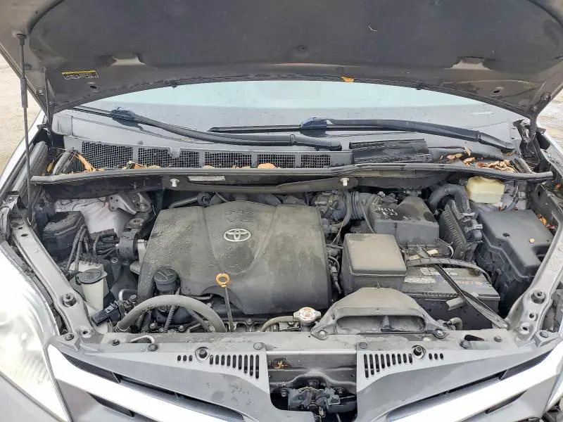 2018 TOYOTA SIENNA XLE  