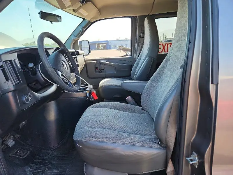 2011 GMC SAVANA G3500 LT  