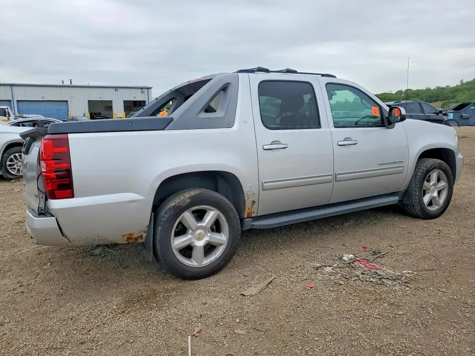 2011 CHEVROLET AVALANCHE LT  