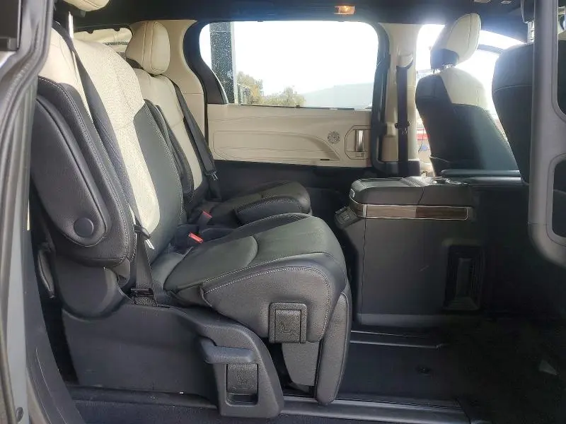 2025 TOYOTA SIENNA PLATINUM 7-PASSENGER  