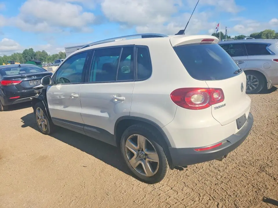 2010 VOLKSWAGEN TIGUAN SE  