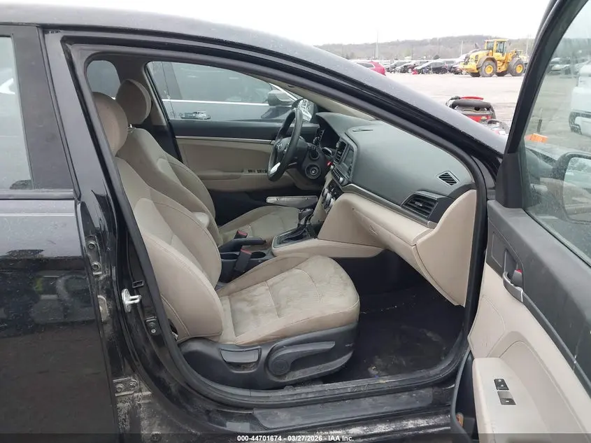 2019 HYUNDAI ELANTRA SE
