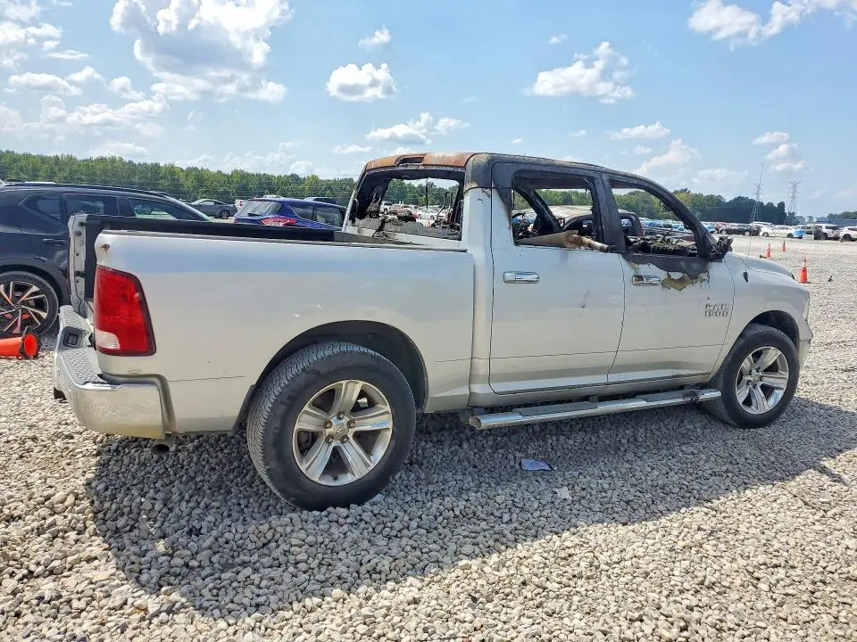2016 RAM 1500 SLT  