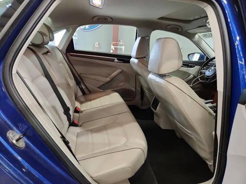 2016 VOLKSWAGEN PASSAT SE  