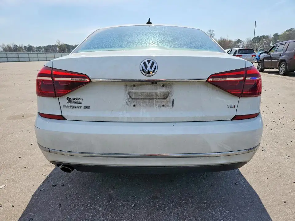 2018 VOLKSWAGEN PASSAT SE  