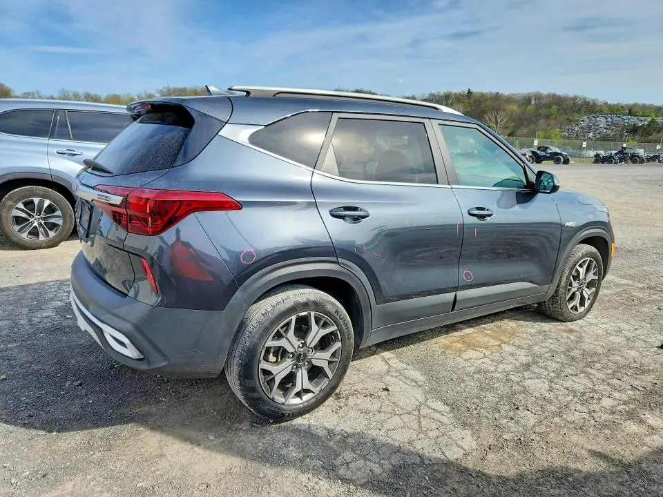 2022 KIA SELTOS EX  