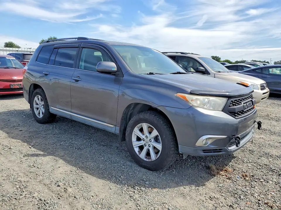 2012 TOYOTA HIGHLANDER SE  