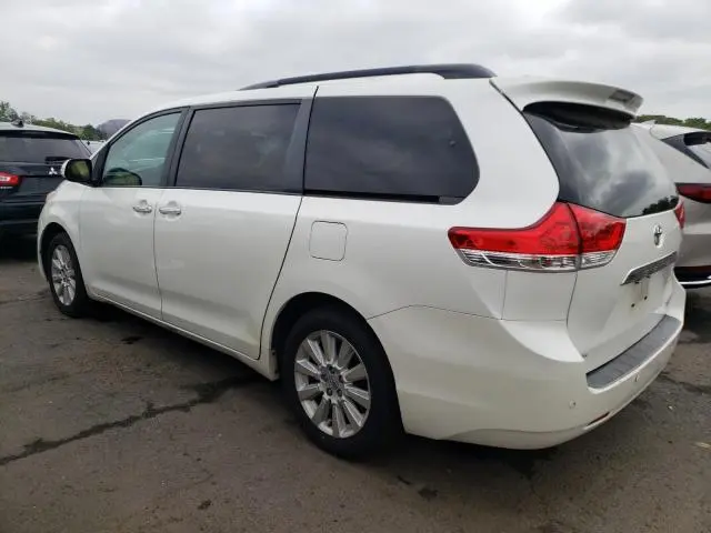 2013 TOYOTA SIENNA XLE  