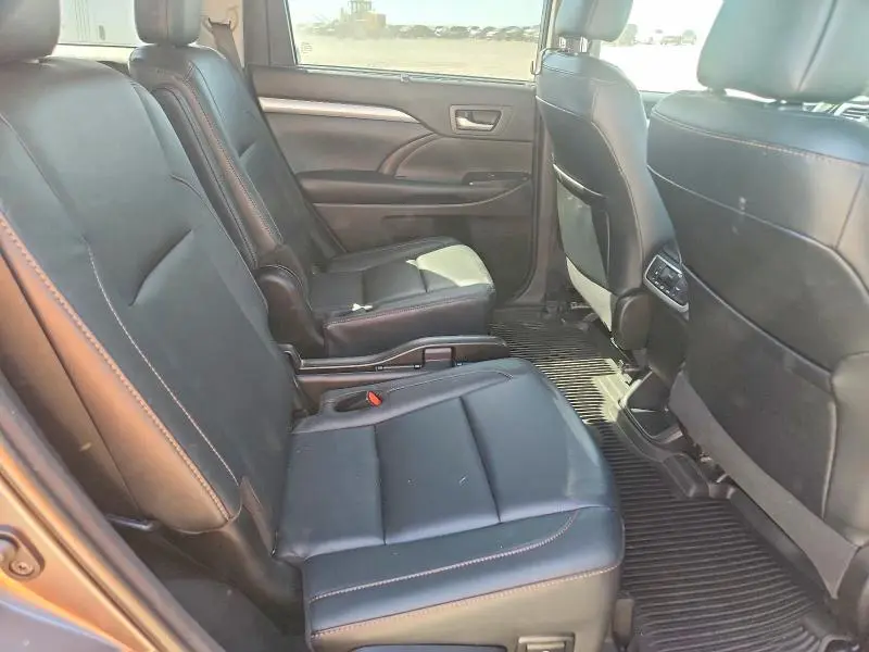 2018 TOYOTA HIGHLANDER XLE  