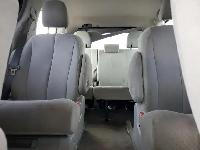 2011 TOYOTA SIENNA   