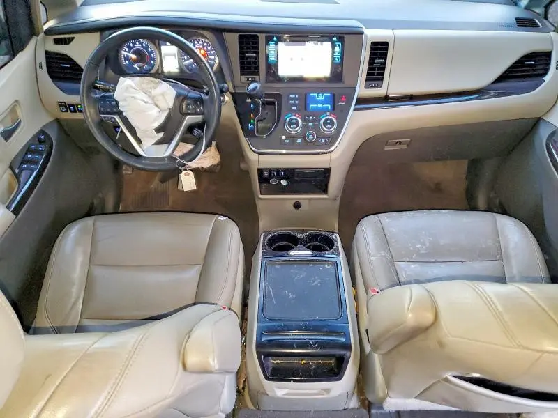 2017 TOYOTA SIENNA XLE  