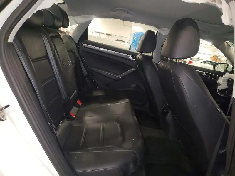 2017 VOLKSWAGEN PASSAT SE  