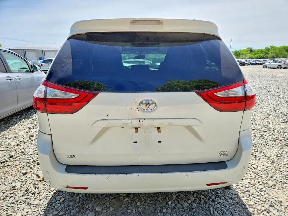 2017 TOYOTA SIENNA XLE PREMIUM 7-PASSENGER  