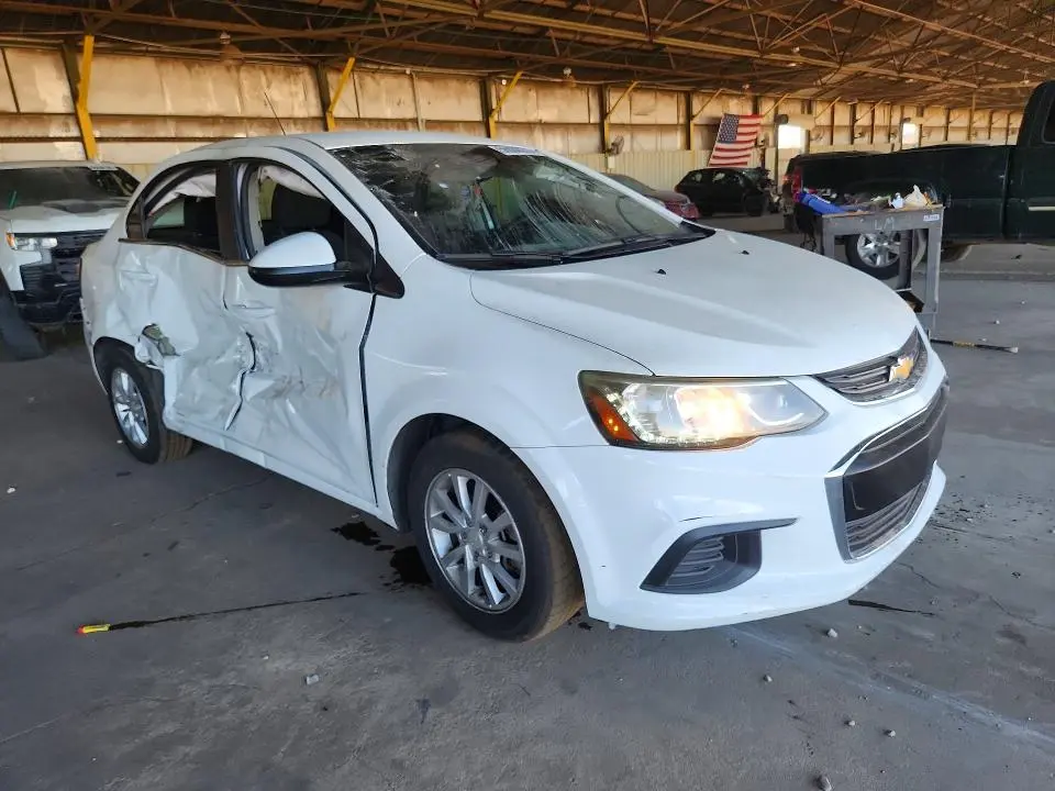 2017 CHEVROLET SONIC LT  