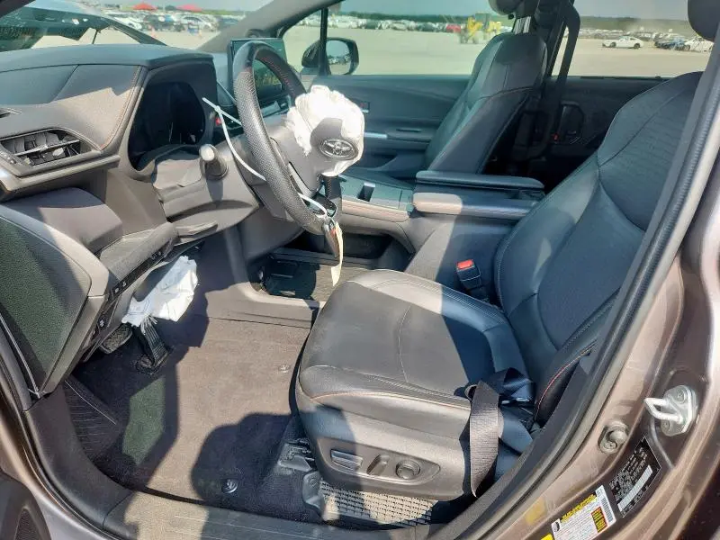 2022 TOYOTA SIENNA XSE  
