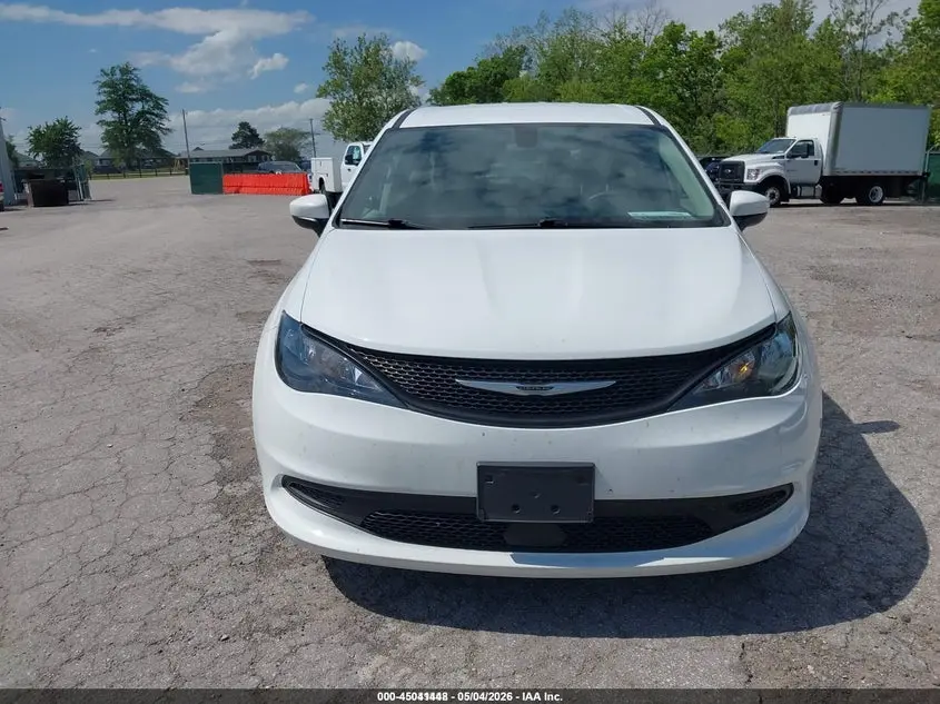 2022 CHRYSLER VOYAGER LX
