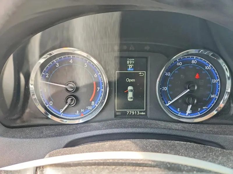 2018 TOYOTA COROLLA SE  