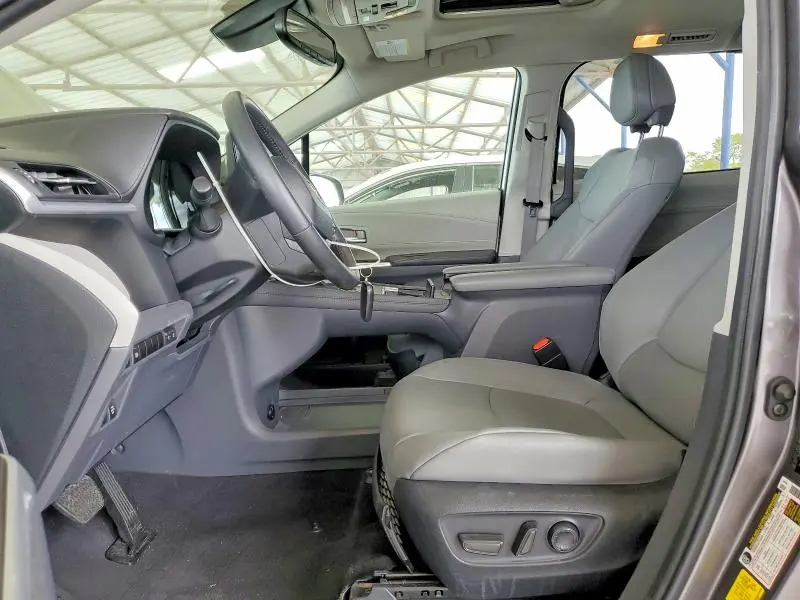 2024 TOYOTA SIENNA XLE 8-PASSENGER  