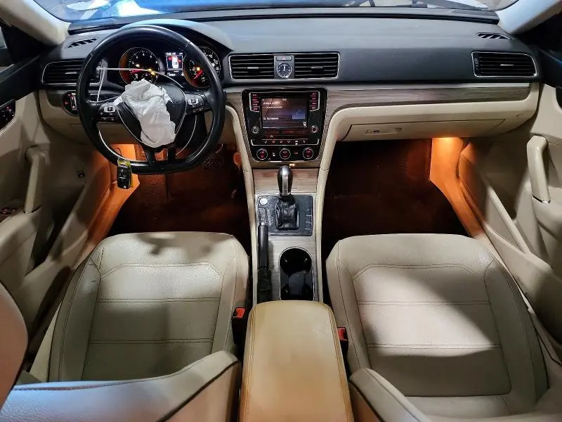 2017 VOLKSWAGEN PASSAT SE  