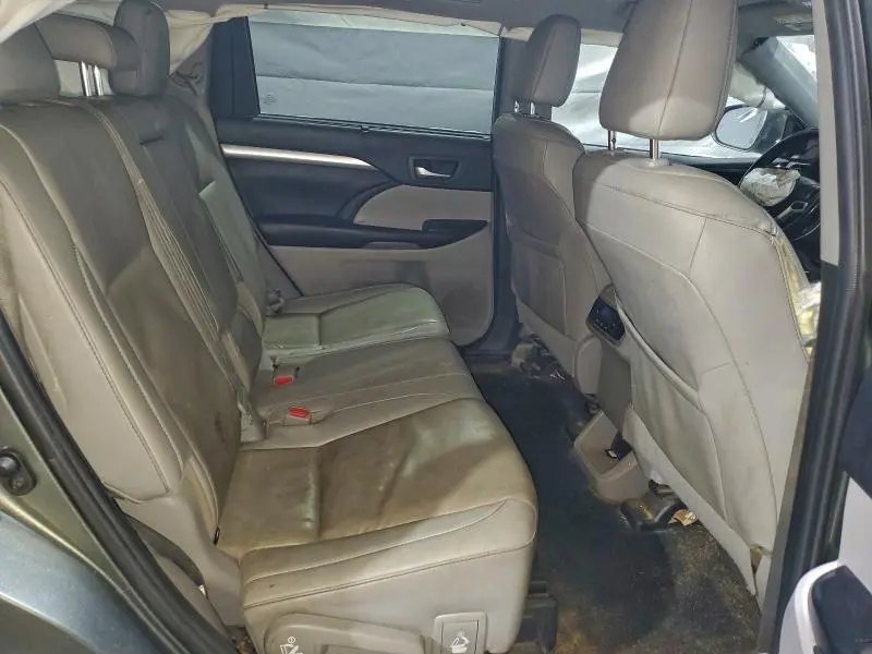 2019 TOYOTA HIGHLANDER SE  