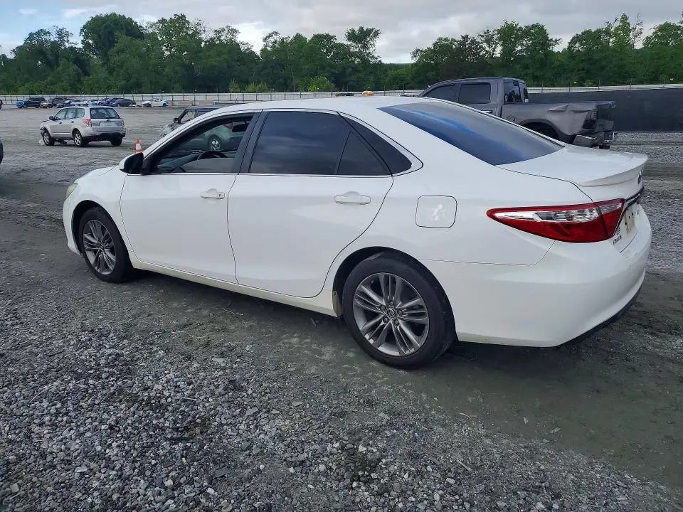 2016 TOYOTA CAMRY SE  